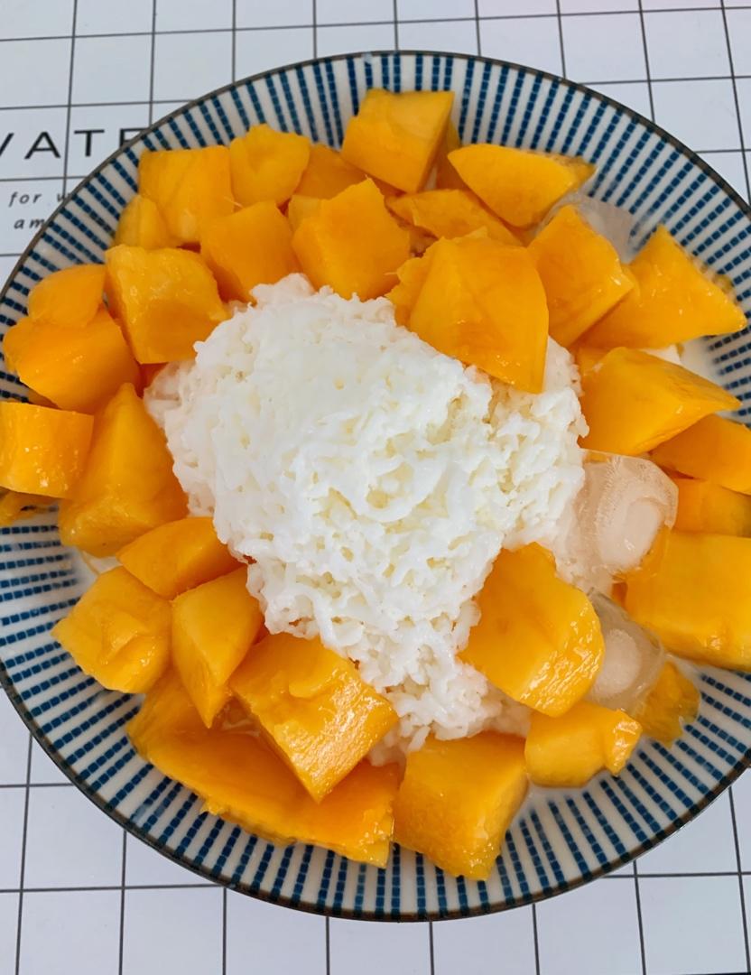 赵小厨爱美食做的超级简单自制牛奶芒果绵绵冰