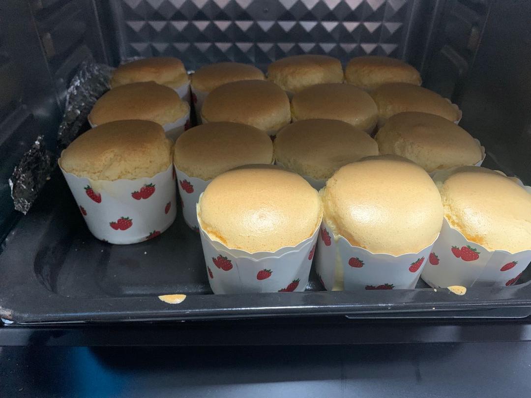 纸杯蛋糕 8寸戚风蛋糕的量