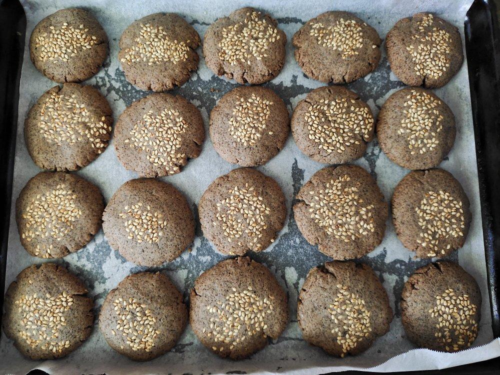 黑芝麻杏仁酥饼——无需打发黄油也酥掉渣哦~