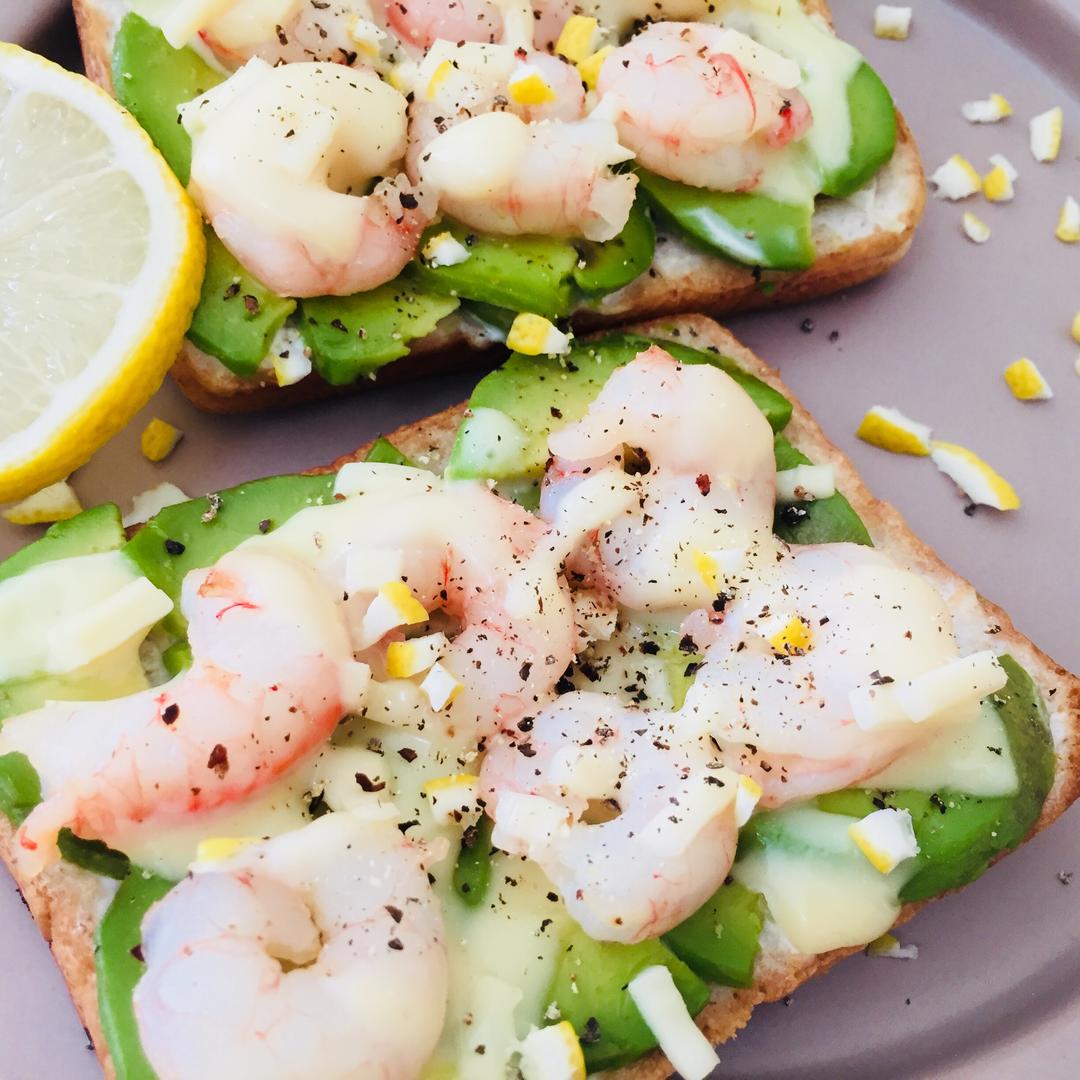 虾仁鳄梨三明治