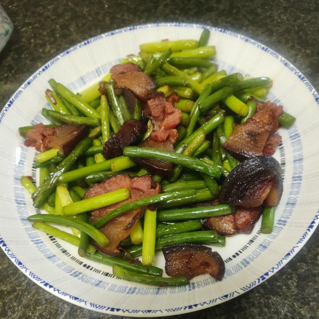 有年味儿的蒜苔炒腊肉
