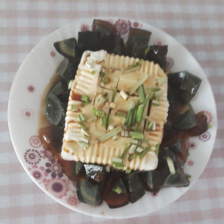 凉拌皮蛋豆腐