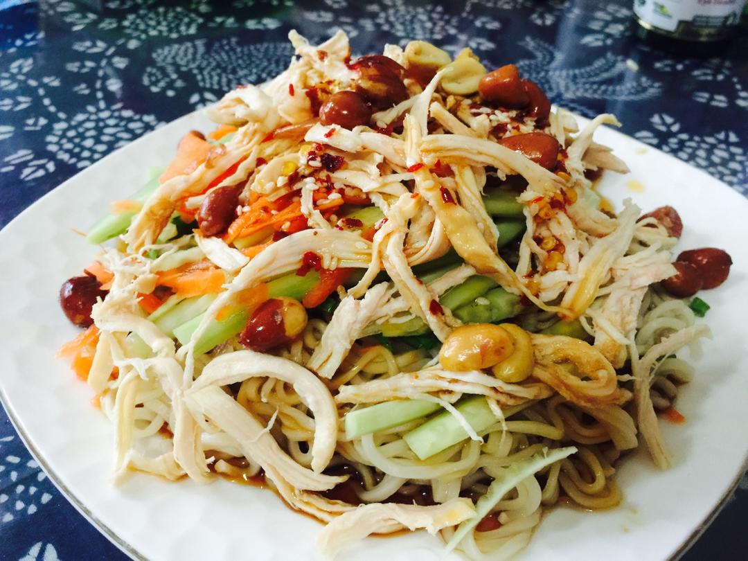 【鸡丝凉面】