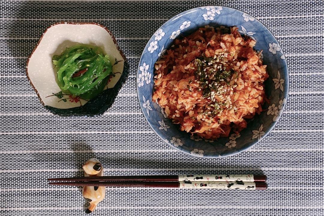 〔一人食菜谱〕辣白菜鸡蛋牛肉炒饭