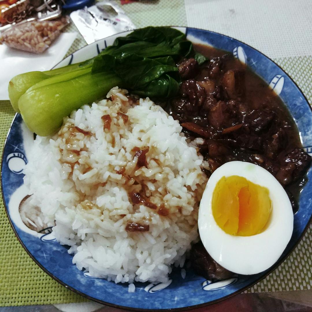 洋葱酥卤肉饭