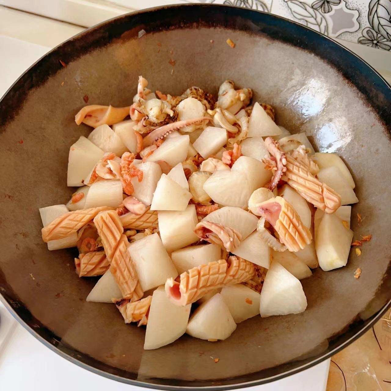 鱿鱼干扇贝海米(鲜甜萝卜汤)鲜掉眉毛的干货萝卜汤的做法 步骤11