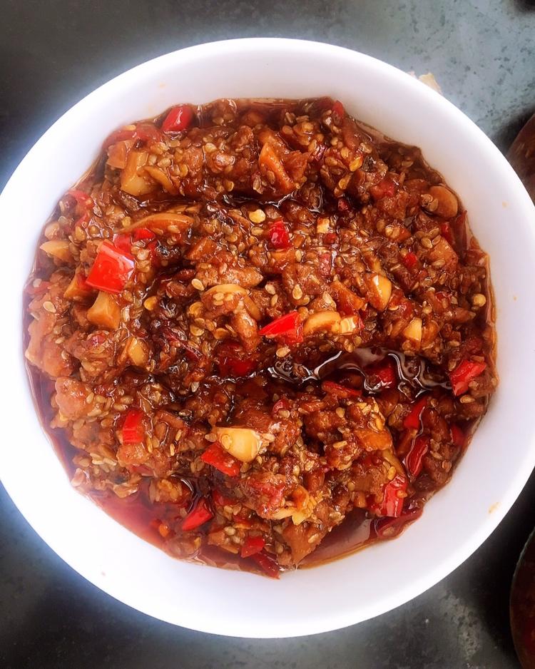 yy0805做的奶奶祖传秘制辣椒肉酱-下饭必备!