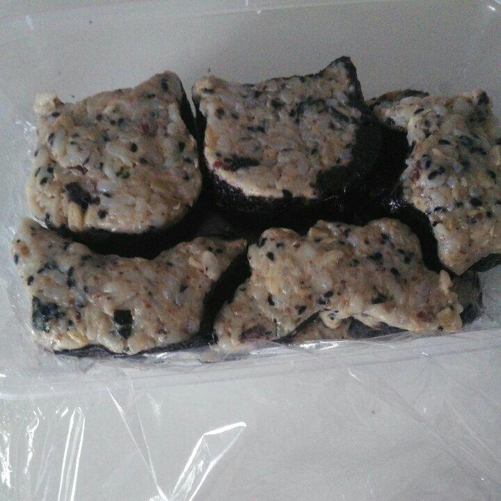 金枪鱼芝麻手捏饭团