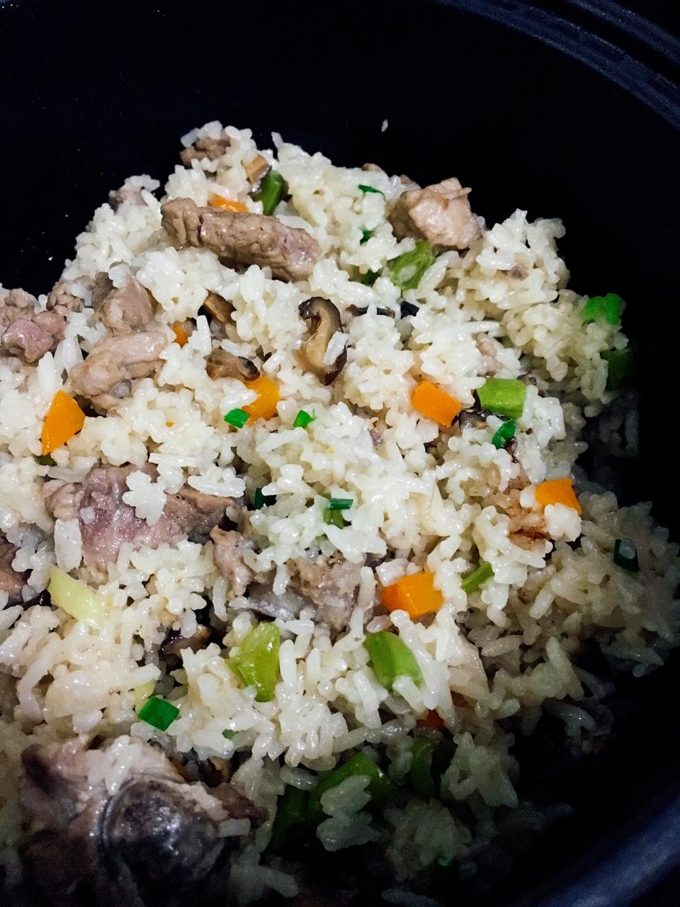 喷香排骨焖饭（爆好吃）
