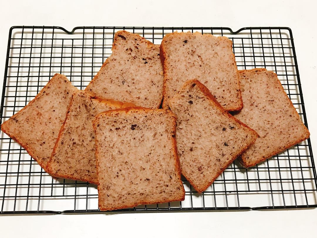 紫米黑麦淡奶油蜂蜜吐司