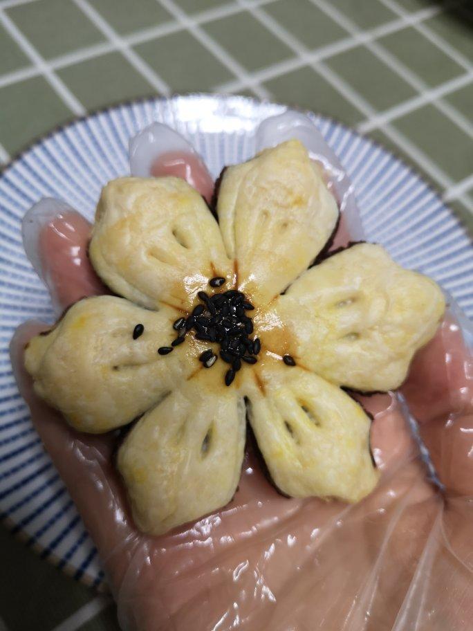 新年秀厨艺时间到！震惊四座的【豆沙葵花酥】！