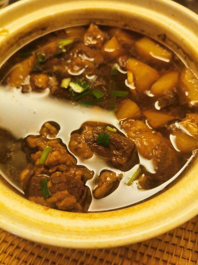 土豆焖牛腩
