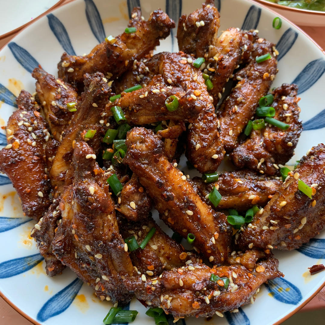香辣鸡翅（手指都舔干净）