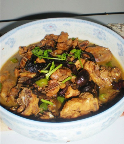 香菇土豆炖鸡肉