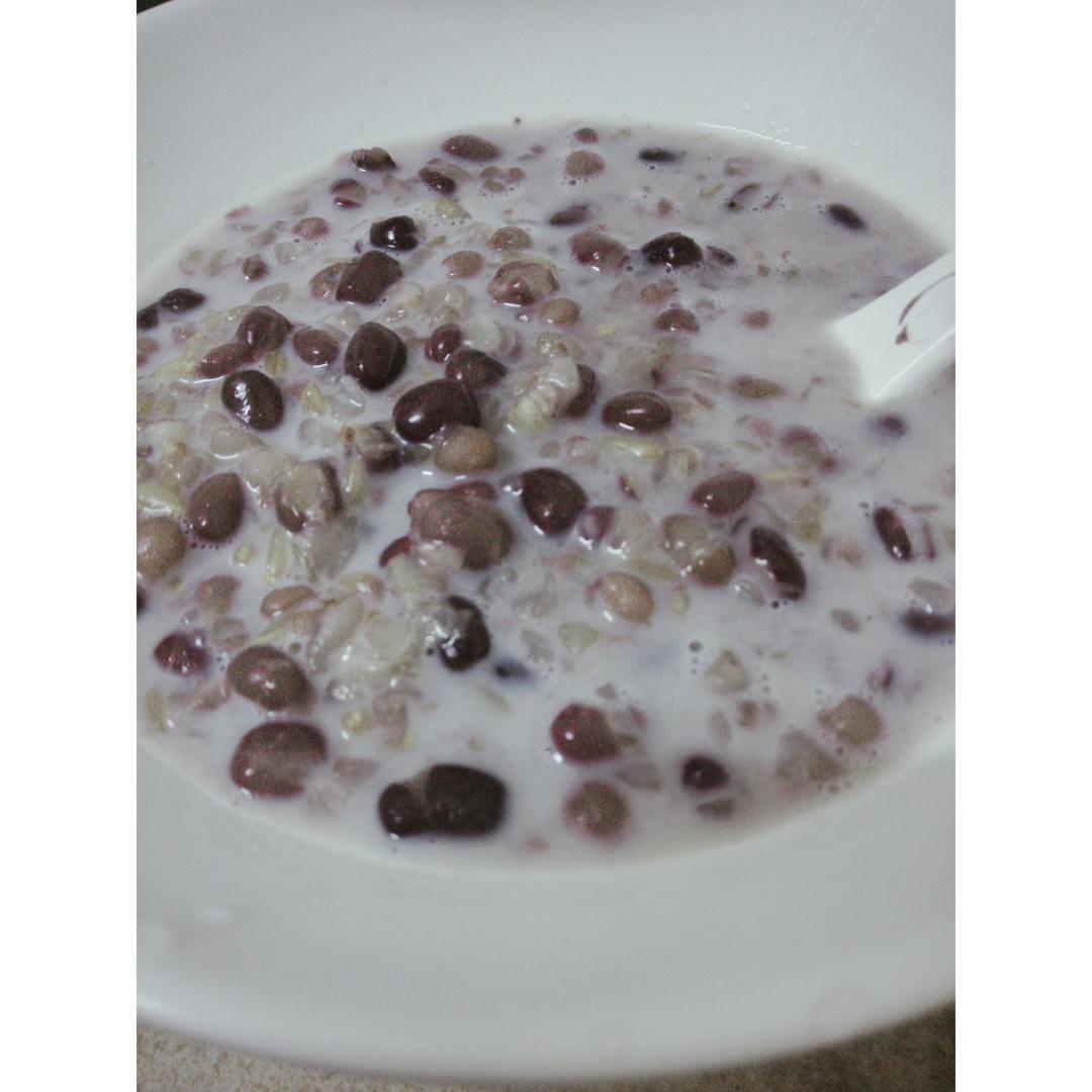 去湿养生红豆薏米双麦粥
