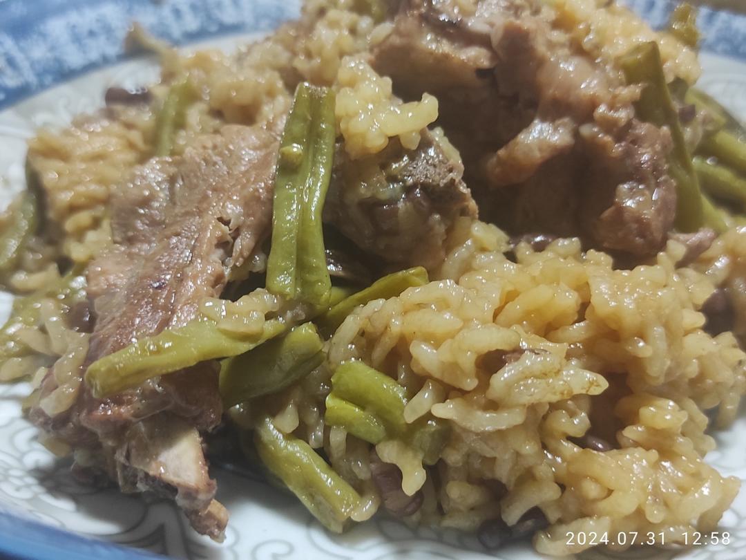 【排骨焖饭】