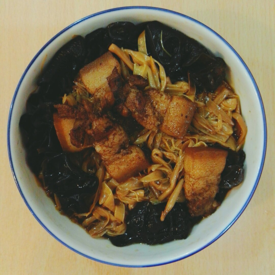 黄花菜烧五花肉