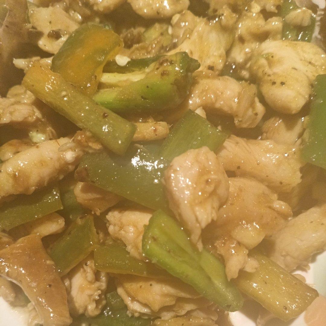 嫩嫩的鸡胸肉炒青椒