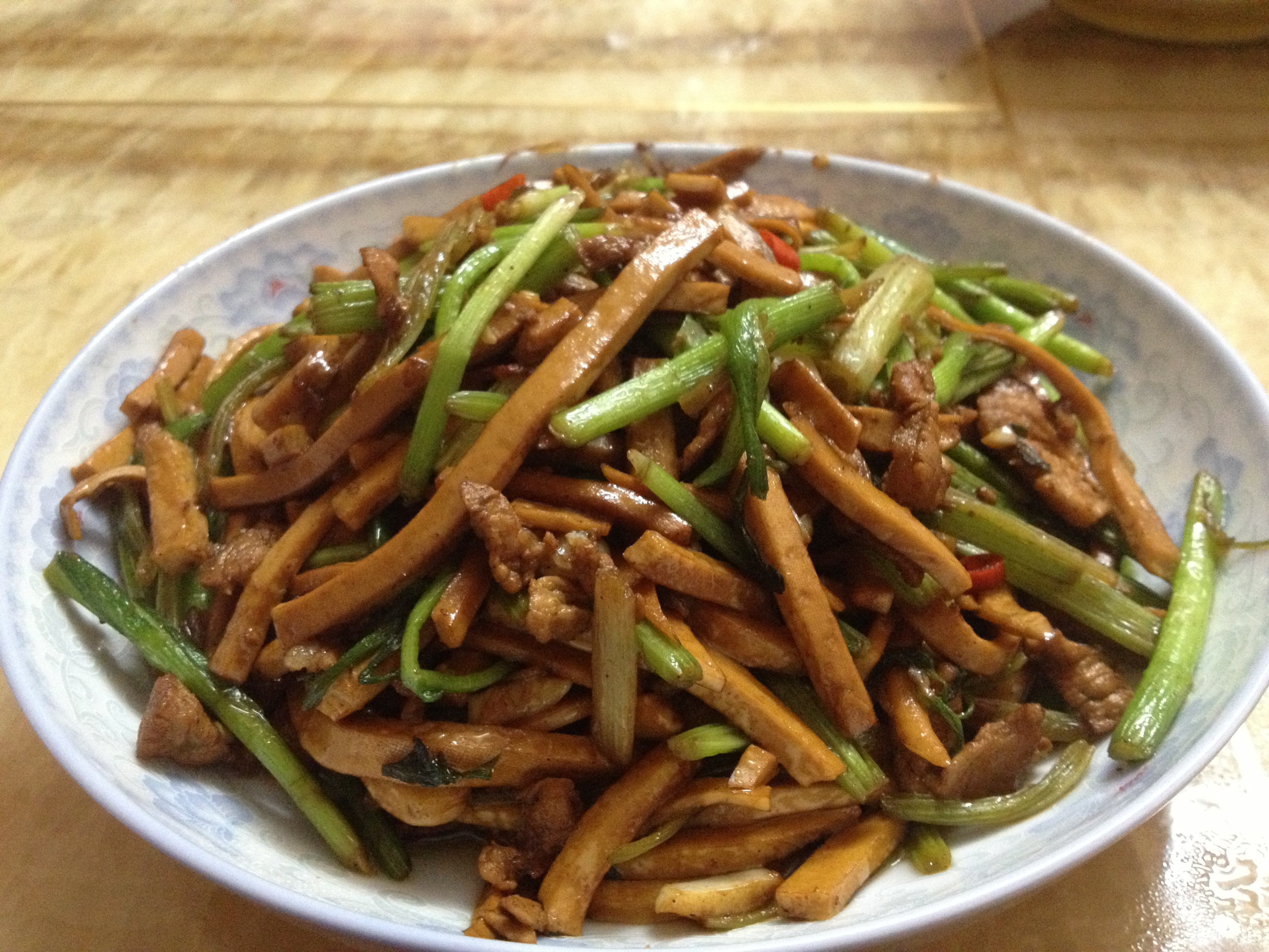 芹菜香干炒肉丝