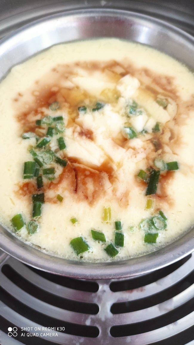 就像有句话所说：成年人的世界里，从来就没有“容易”二字。很多时候，你只能单枪匹马，直面生活的兵荒马乱。