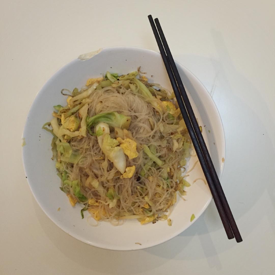 包菜粉丝炒鸡蛋