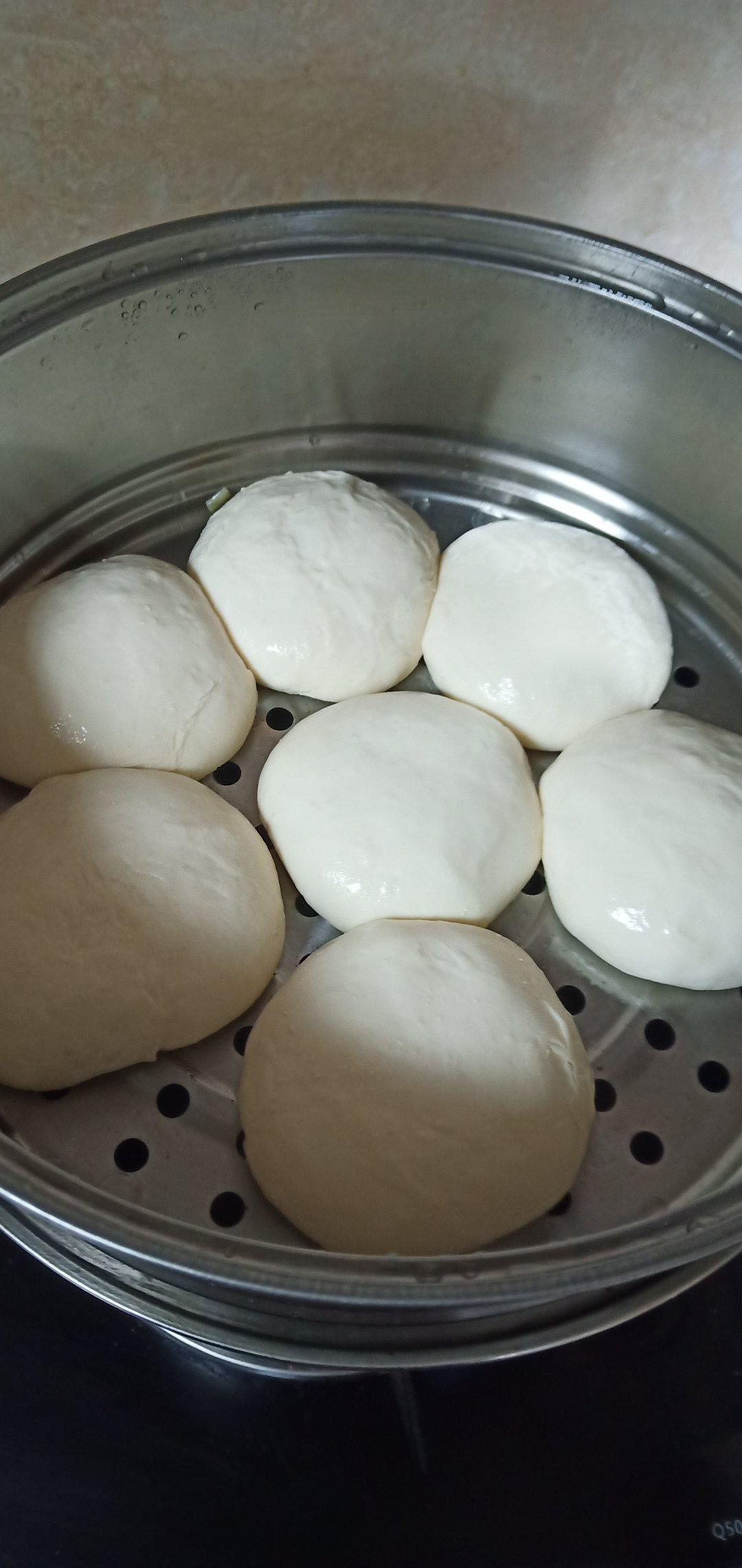 像面包般柔软的奶香馒头（最简单的揉面做法)