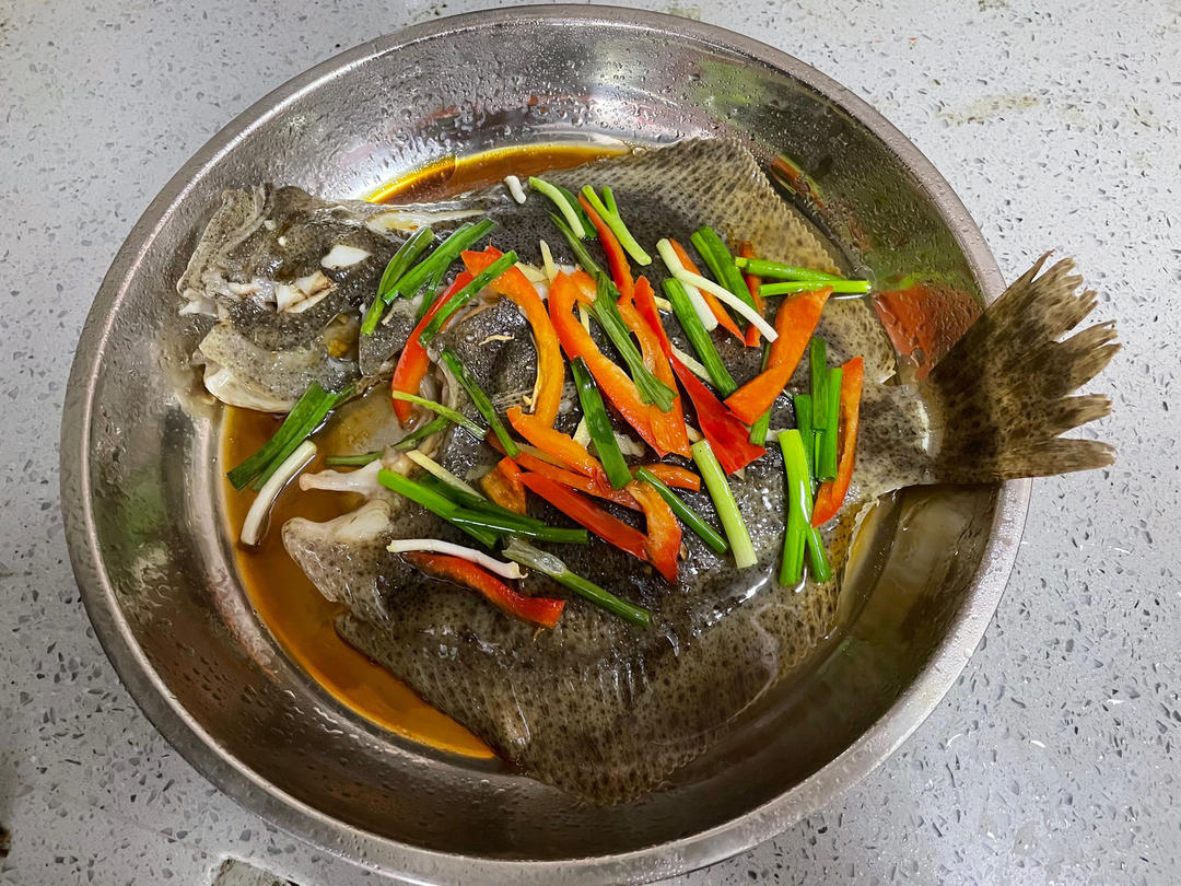 简单清蒸多宝鱼，加点蒸鱼豉油就够了
