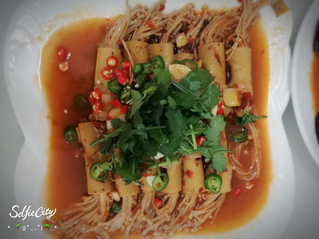 简化版麻辣红油金针菇卷