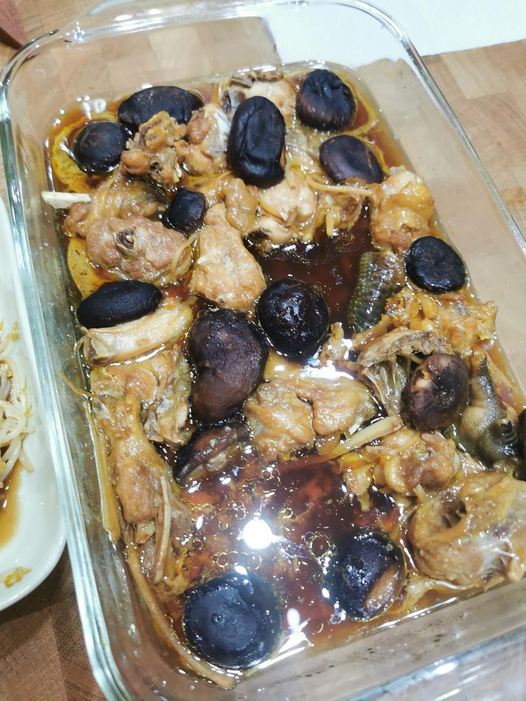 鲜嫩鲜嫩的简易香菇蒸鸡的做法