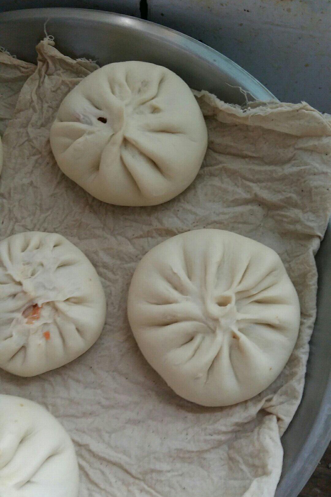 松软多汁的肉包子