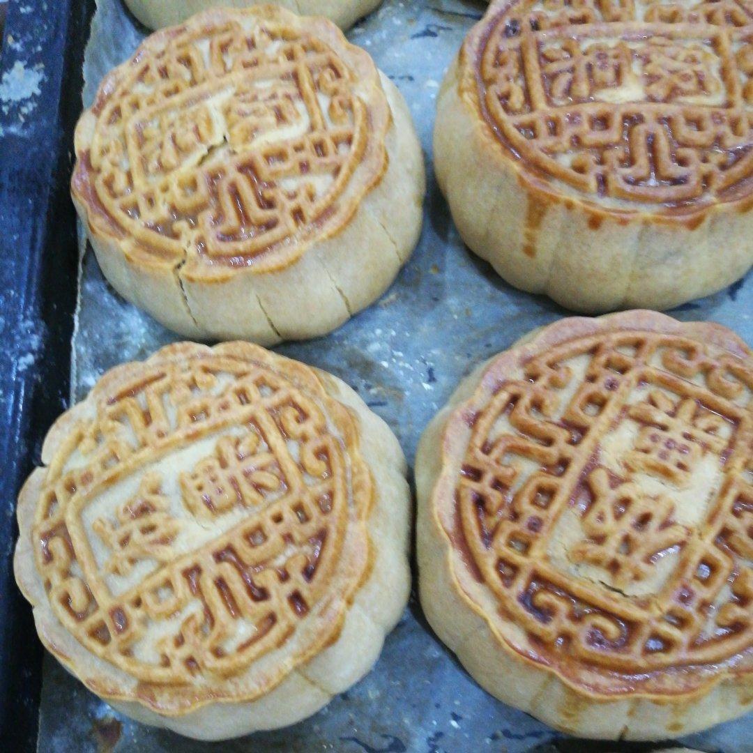 广式月饼—蛋黄莲蓉月饼