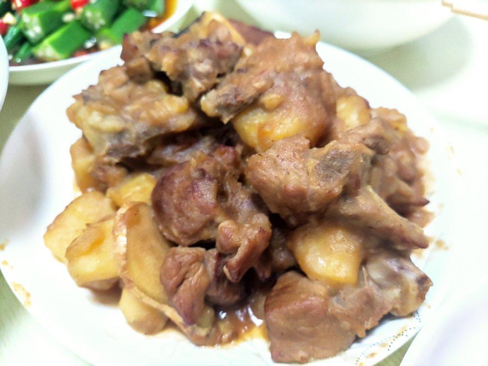 红烧肉炖土豆（丝毫不腻）