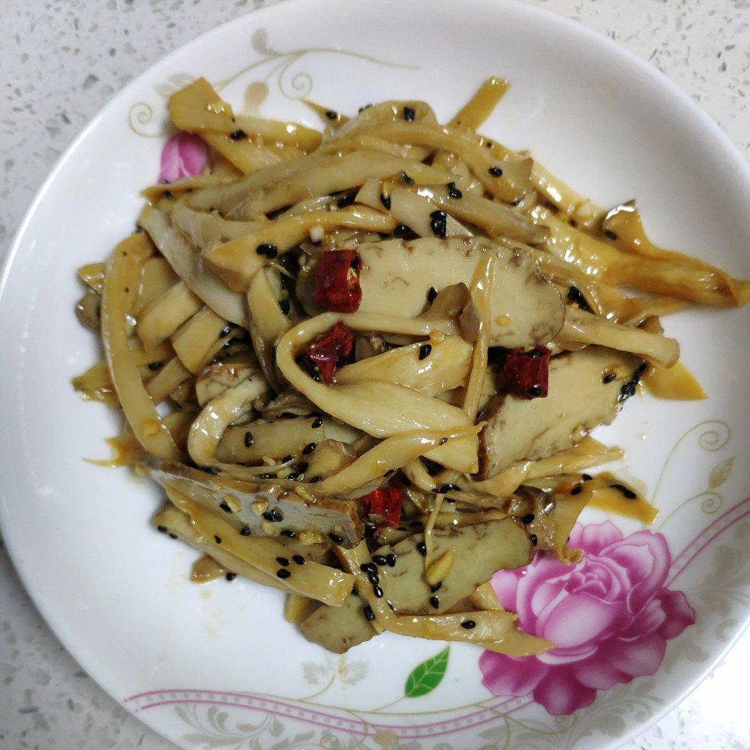 比肉还好吃的【手撕凉拌杏鲍菇】，上桌扫光光