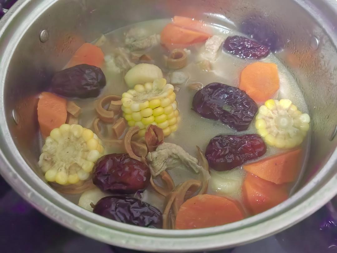 连吃三碗的玉米山药排骨汤