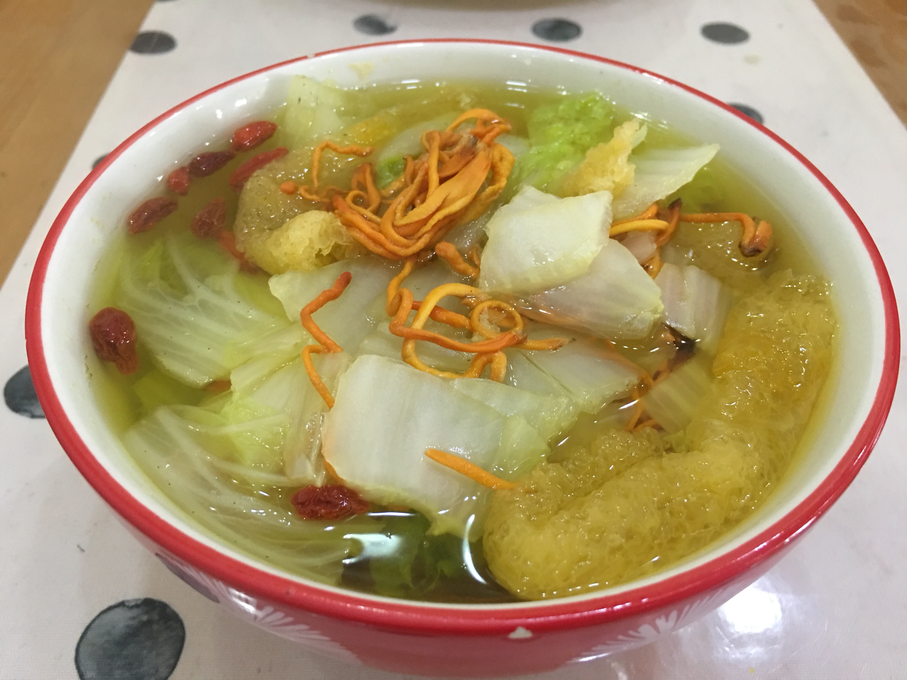 竹荪虫草花白菜汤的做法