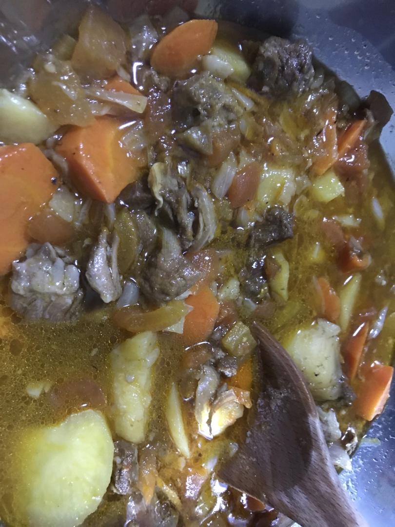 【番茄土豆炖牛腩】