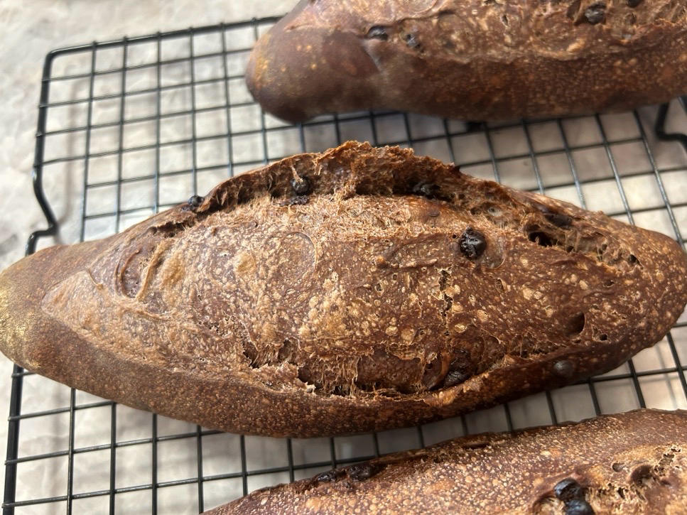 刚出炉的巧克力法棍也太好吃了，谁说巧克力面包不能低糖低卡？