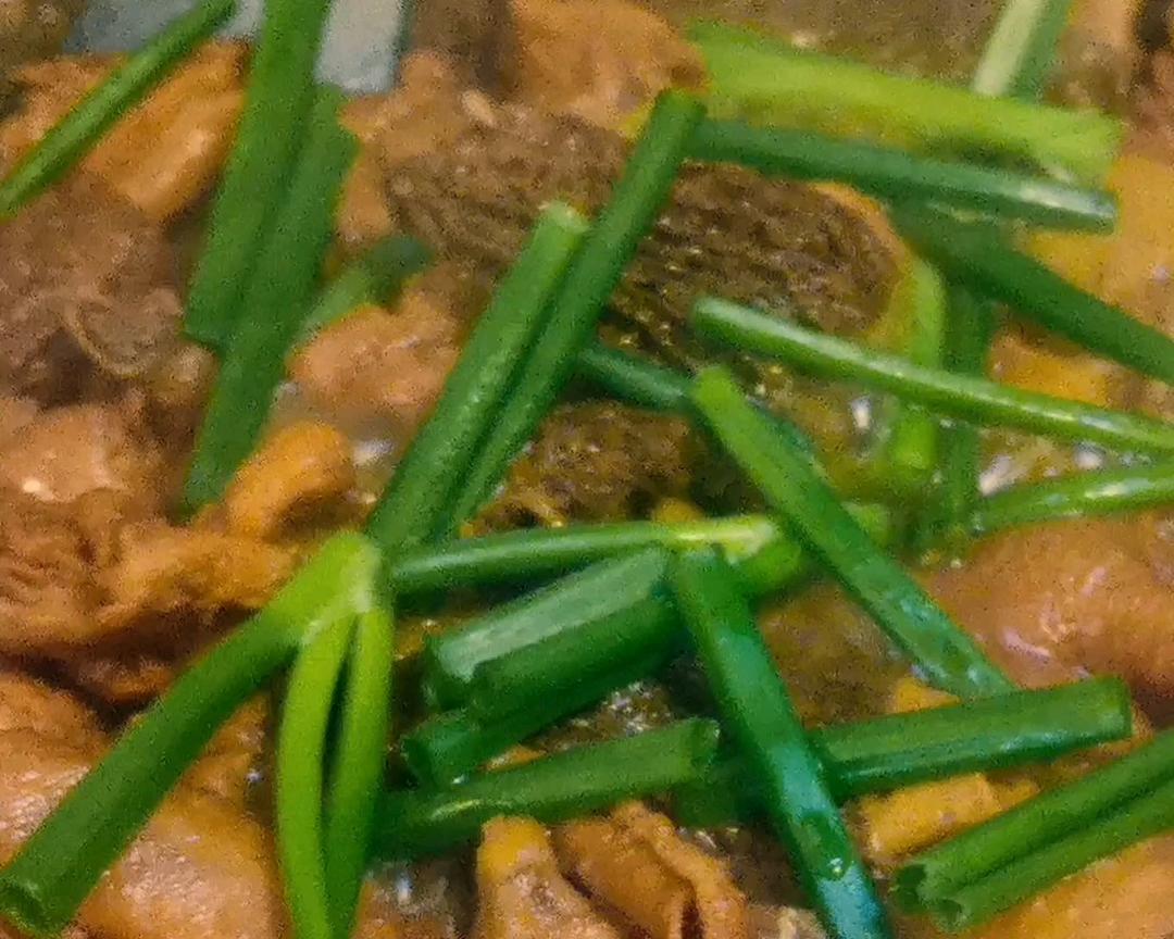 羊肚菌焖鸡的做法