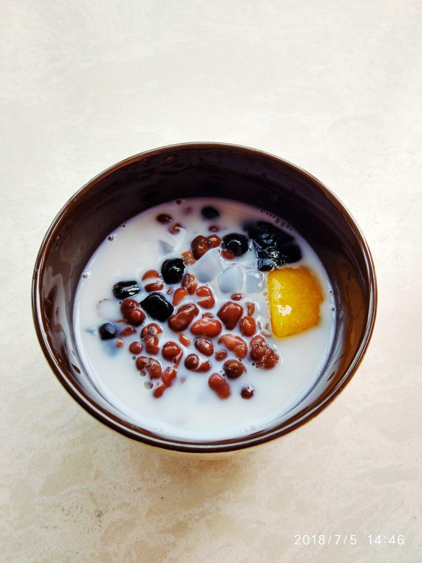 筝晓诗做的芋圆红豆奶茶