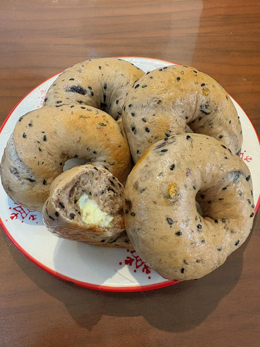 双倍黑芝麻奶酥贝果🥯一起吃养生贝果吧