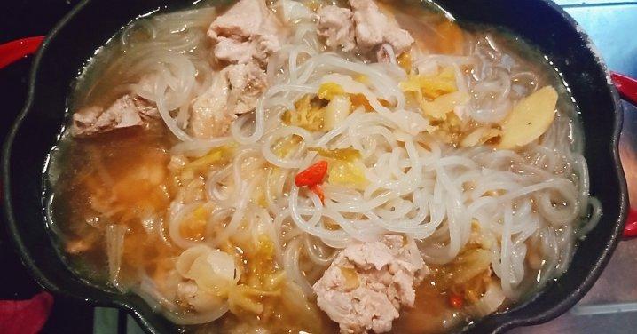 东北酸菜炖排骨