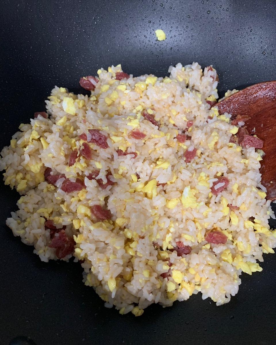 爆好吃的无敌腊肠炒饭