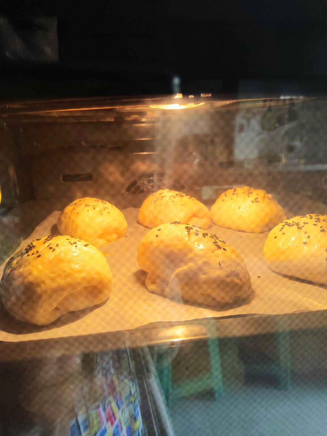 软乎乎的芝士肠仔面包，完爆面包店，放一周不硬