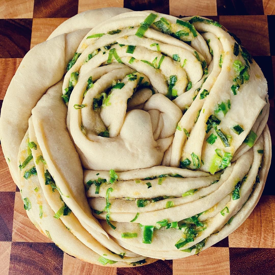电饭锅葱油大花卷（一次发酵，消耗葱叶专用）