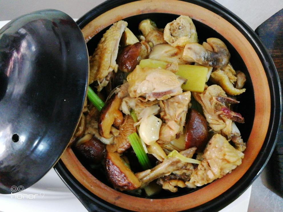 什菌咸鸡煲