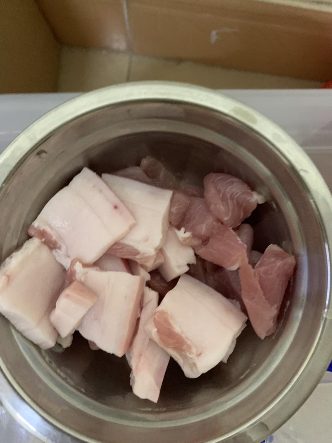 茄子萝卜炒肉肉的做法 步骤3