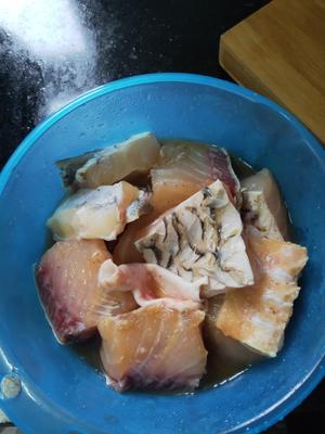 鱼烧嫩豆腐的做法 步骤1