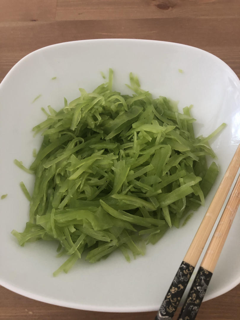 凉拌莴笋