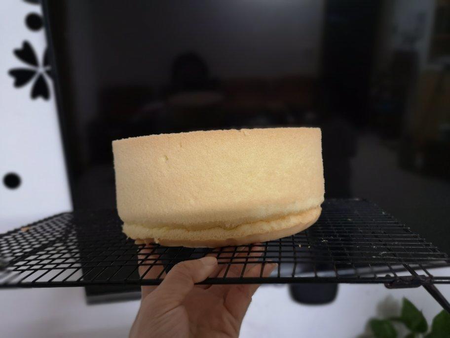 8寸加高戚风蛋糕（多图解析蛋糕是否熟透）