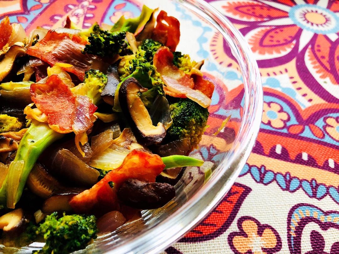 西兰花香菇炒培根